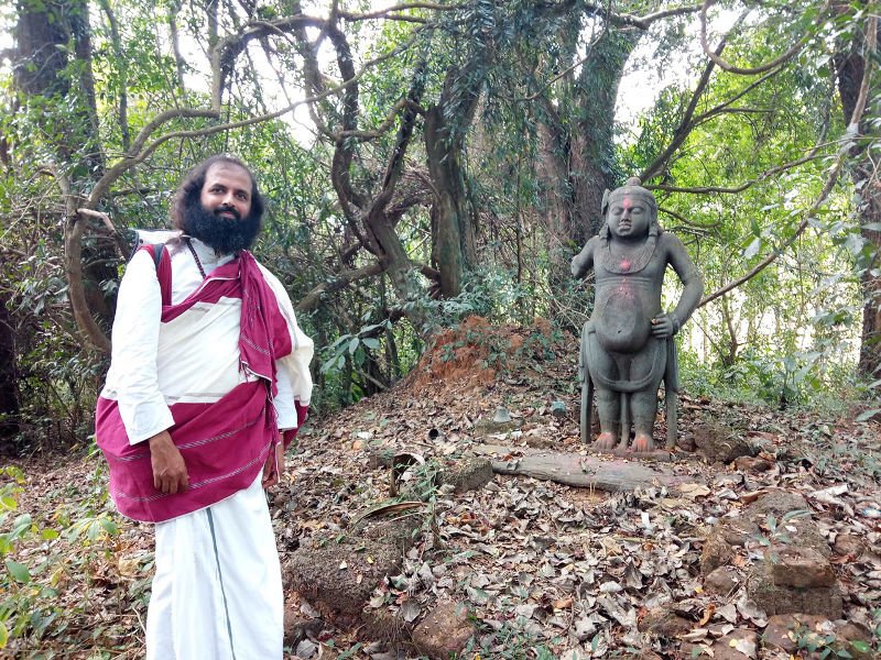 Yaksha statue in Haigunda